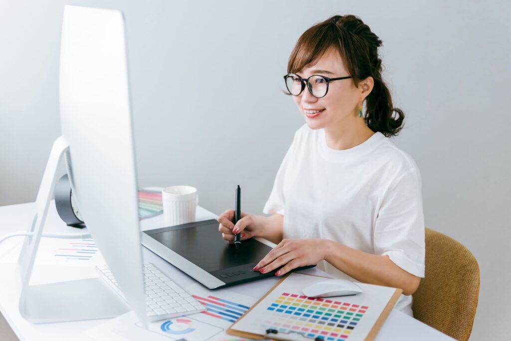 プロがグラフィックデザインで使用する主なソフトを紹介